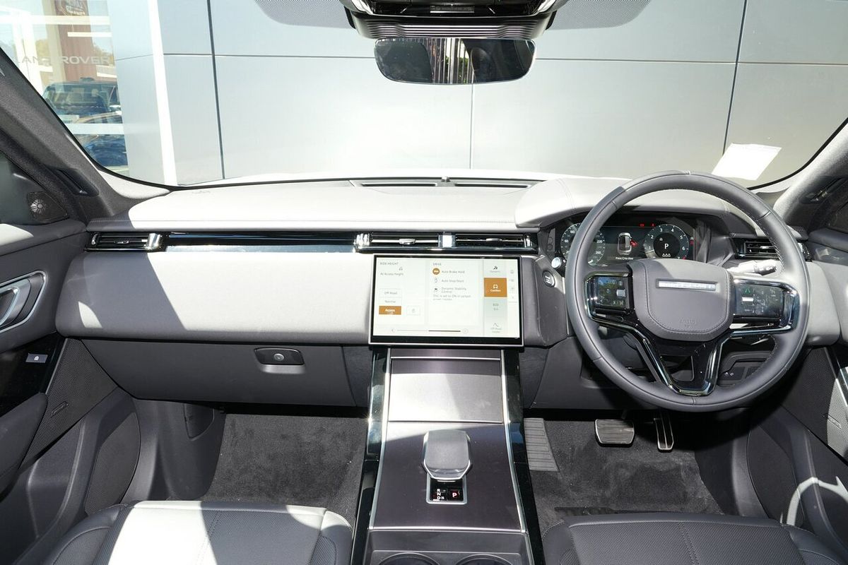 2025 Land Rover Range Rover Velar P250 Dynamic SE L560