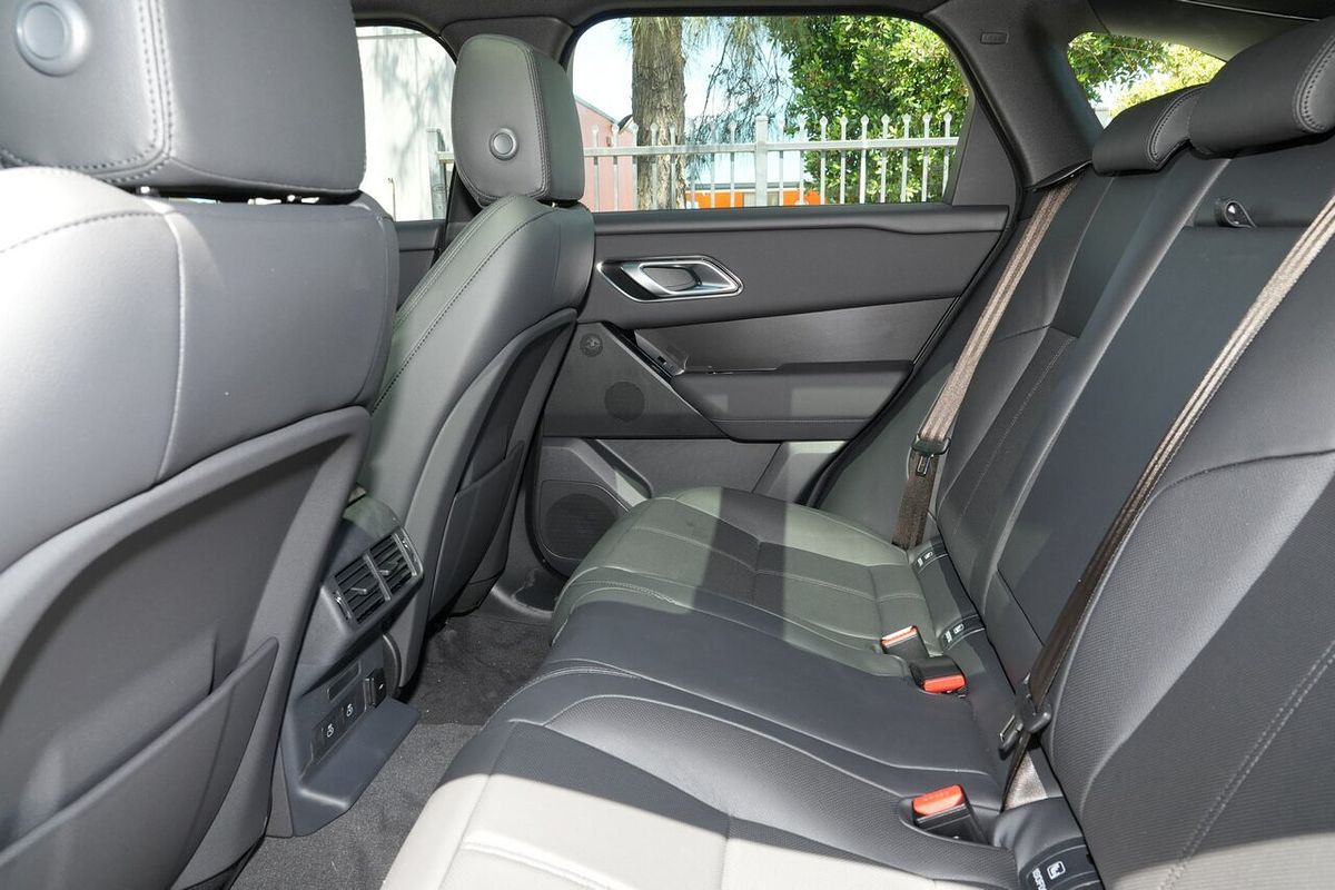 2025 Land Rover Range Rover Velar P250 Dynamic SE L560