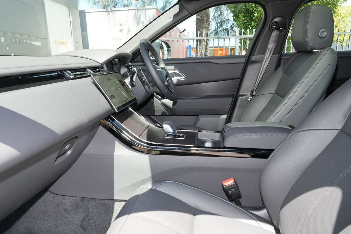 2025 Land Rover Range Rover Velar P250 Dynamic SE L560
