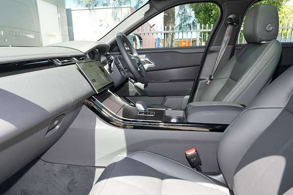 2025 Land Rover Range Rover Velar P250 Dynamic SE L560