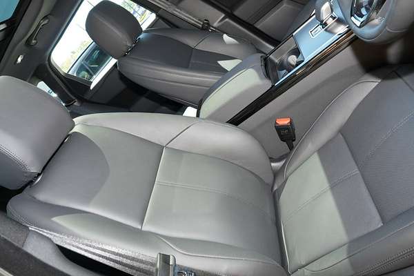 2025 Land Rover Range Rover Velar P250 Dynamic SE L560