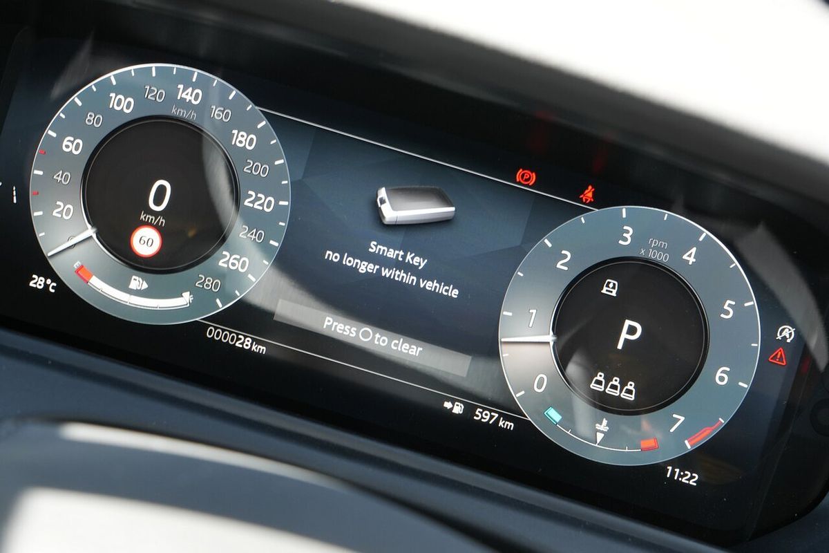 2025 Land Rover Range Rover Velar P250 Dynamic SE L560