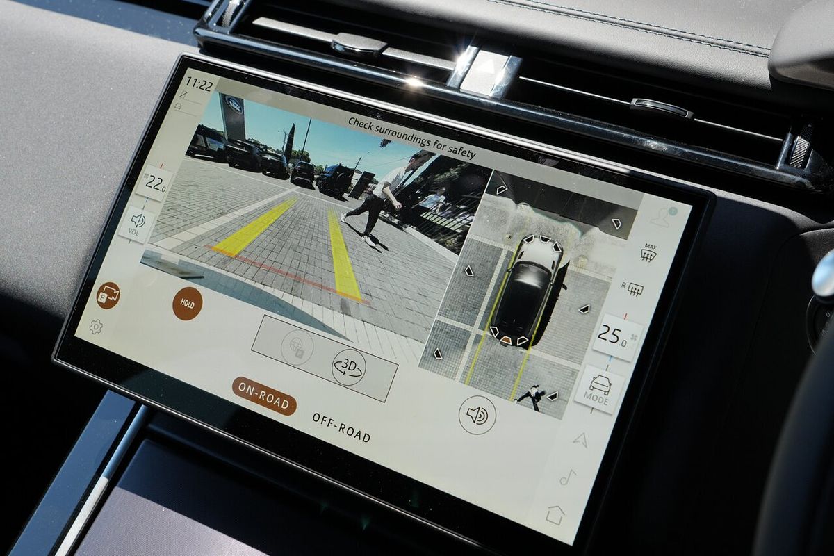 2025 Land Rover Range Rover Velar P250 Dynamic SE L560