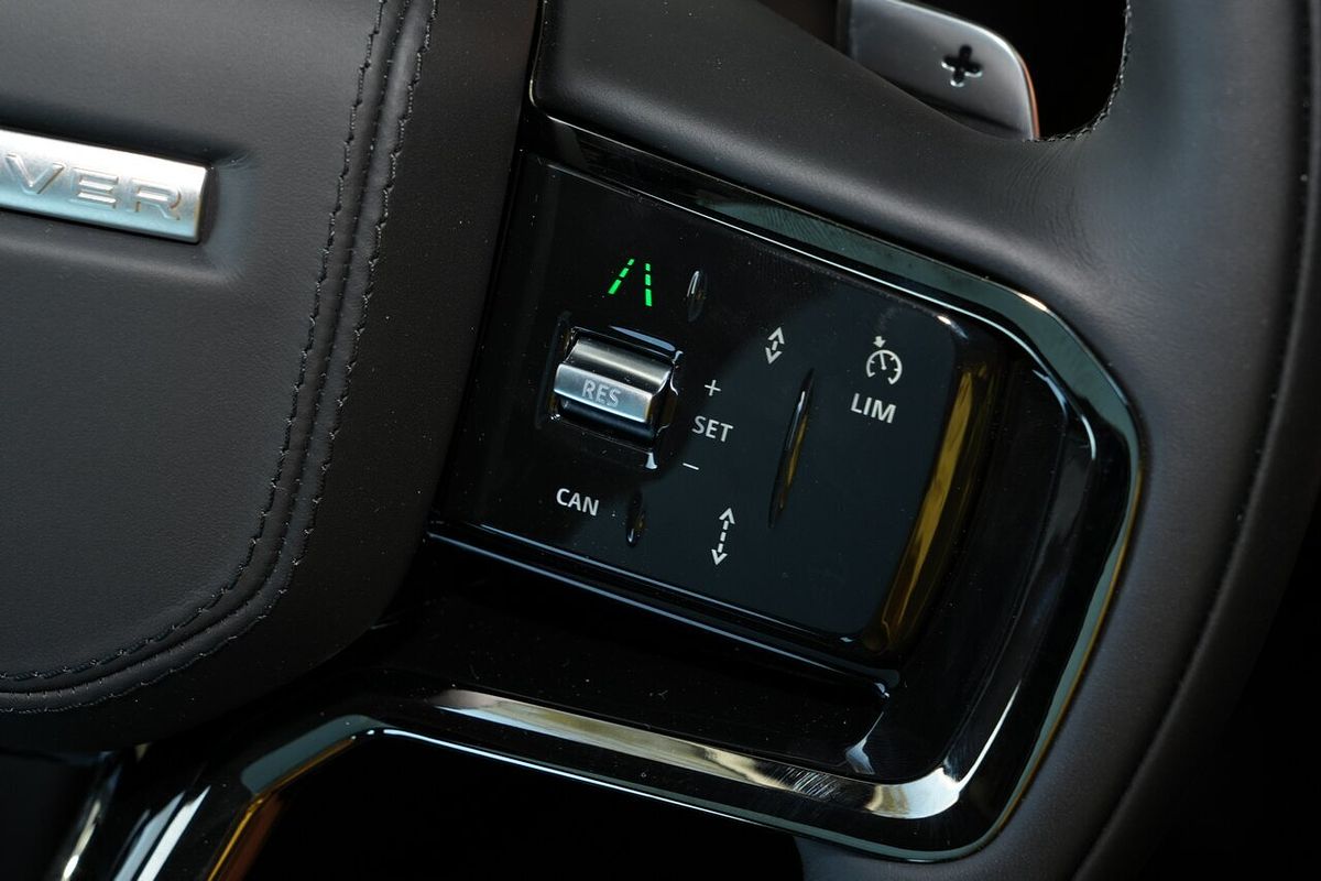 2025 Land Rover Range Rover Velar P250 Dynamic SE L560