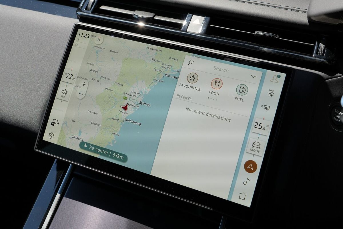 2025 Land Rover Range Rover Velar P250 Dynamic SE L560