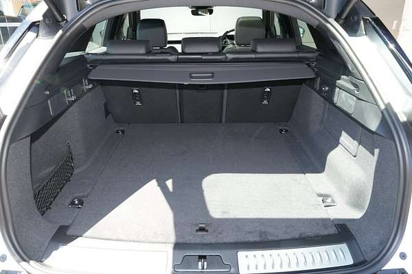 2025 Land Rover Range Rover Velar P250 Dynamic SE L560