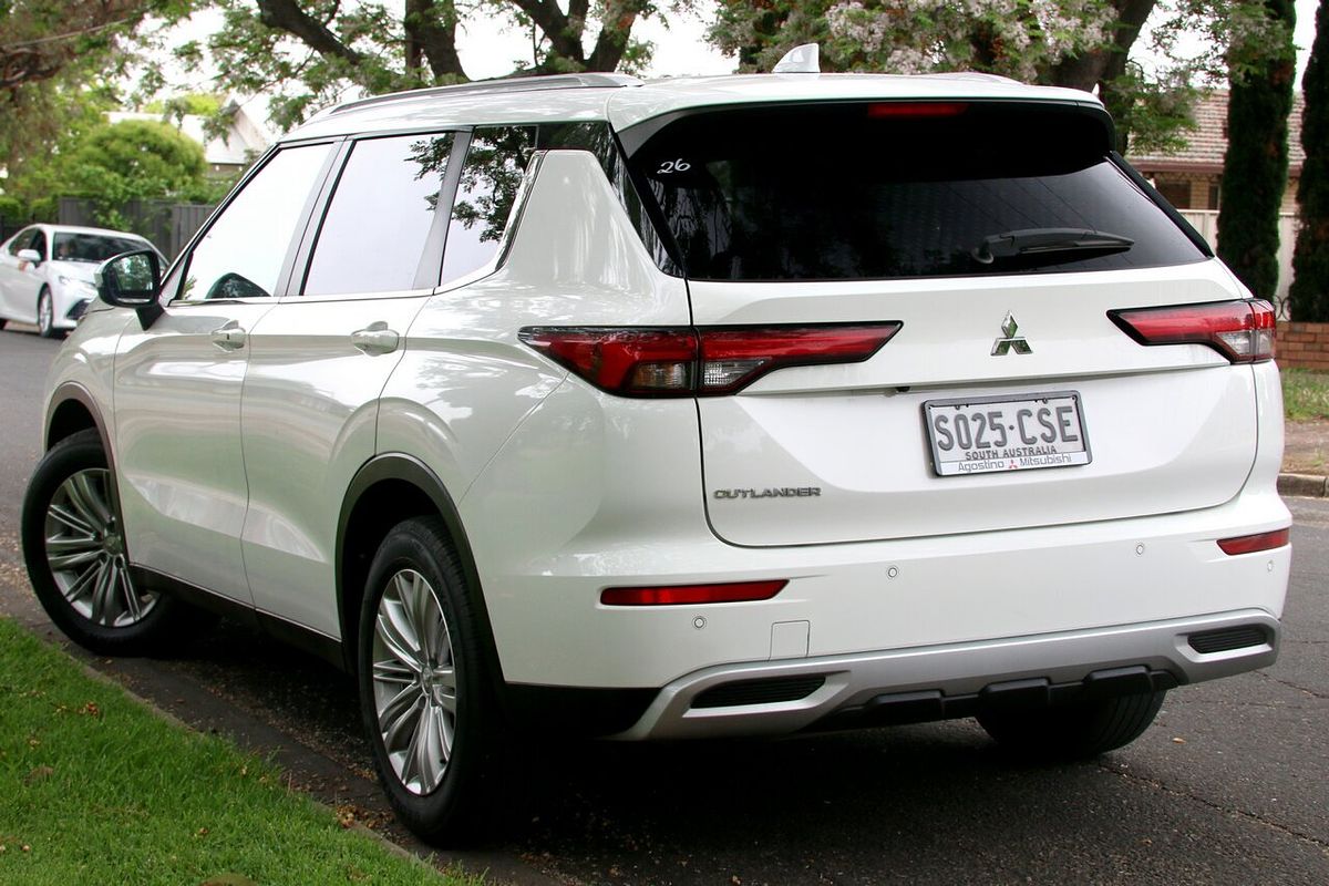 2022 Mitsubishi Outlander LS ZM