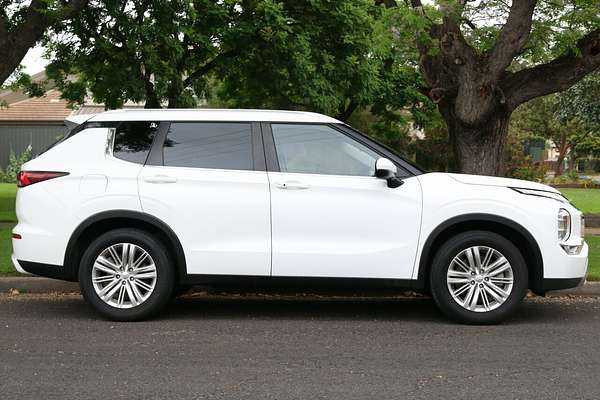 2022 Mitsubishi Outlander LS ZM