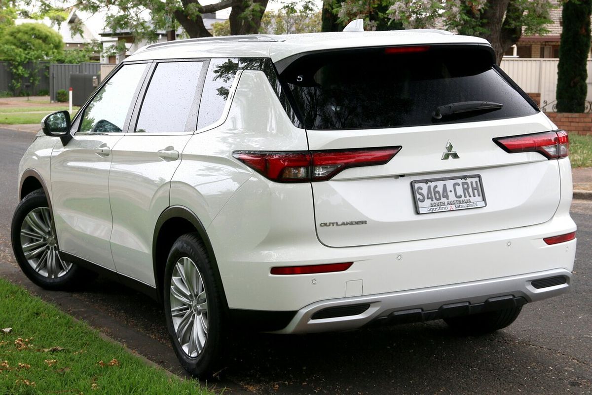 2022 Mitsubishi Outlander LS ZM