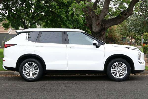 2022 Mitsubishi Outlander LS ZM