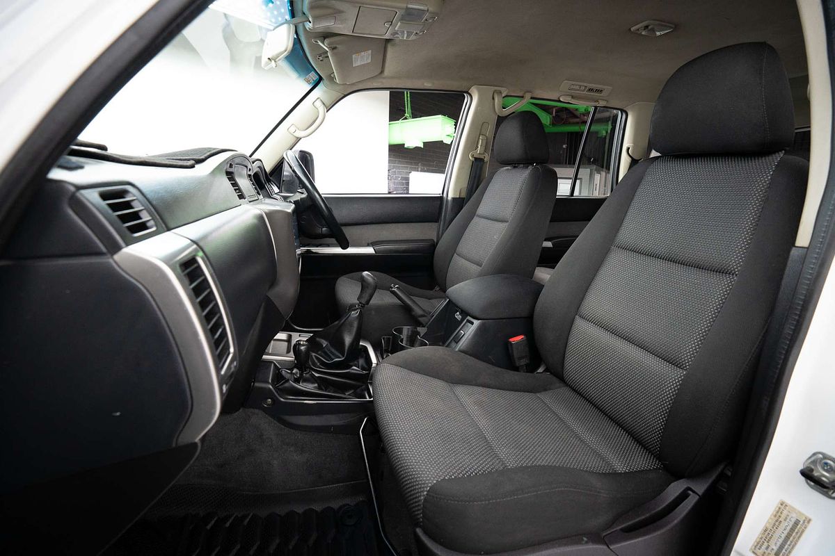 2013 Nissan Patrol ST Y61