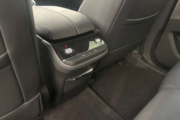 2025 LDV D90 Executive SV9A