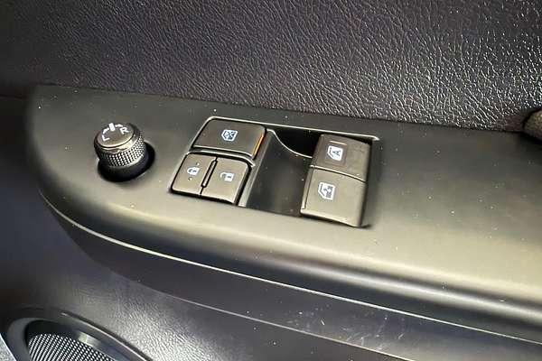 2017 Toyota Hilux SR GUN126R 4X4