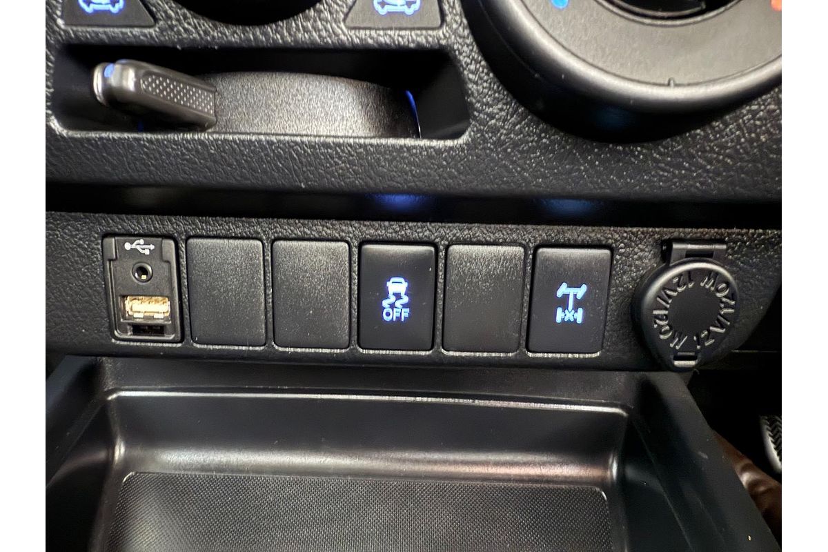 2017 Toyota Hilux SR GUN126R 4X4