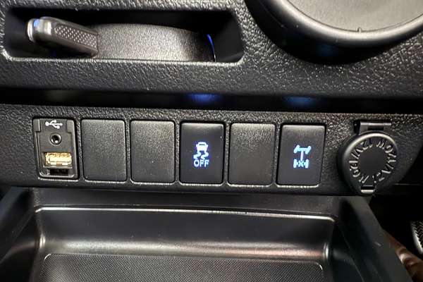 2017 Toyota Hilux SR GUN126R 4X4