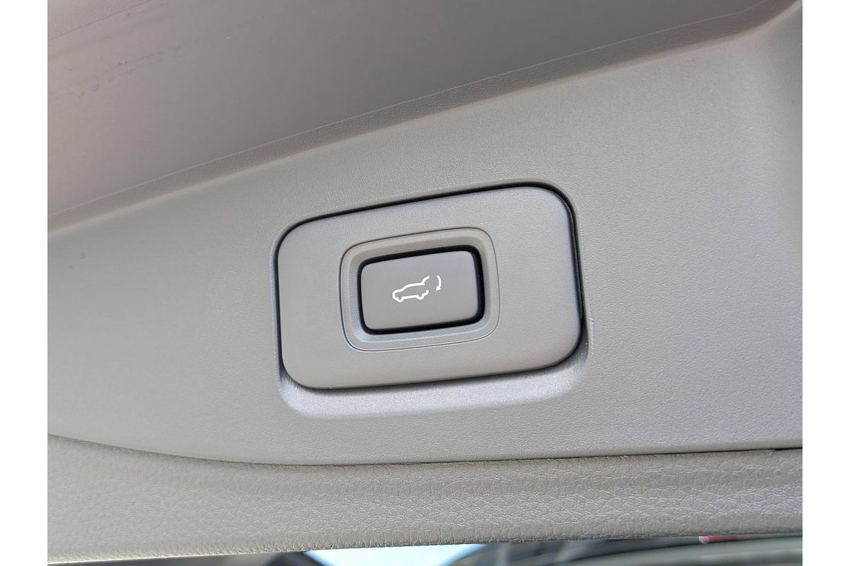 2025 Isuzu MU-X LS-T