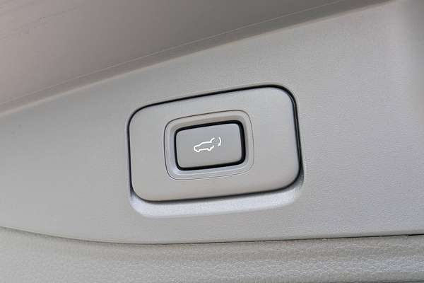 2025 Isuzu MU-X LS-T