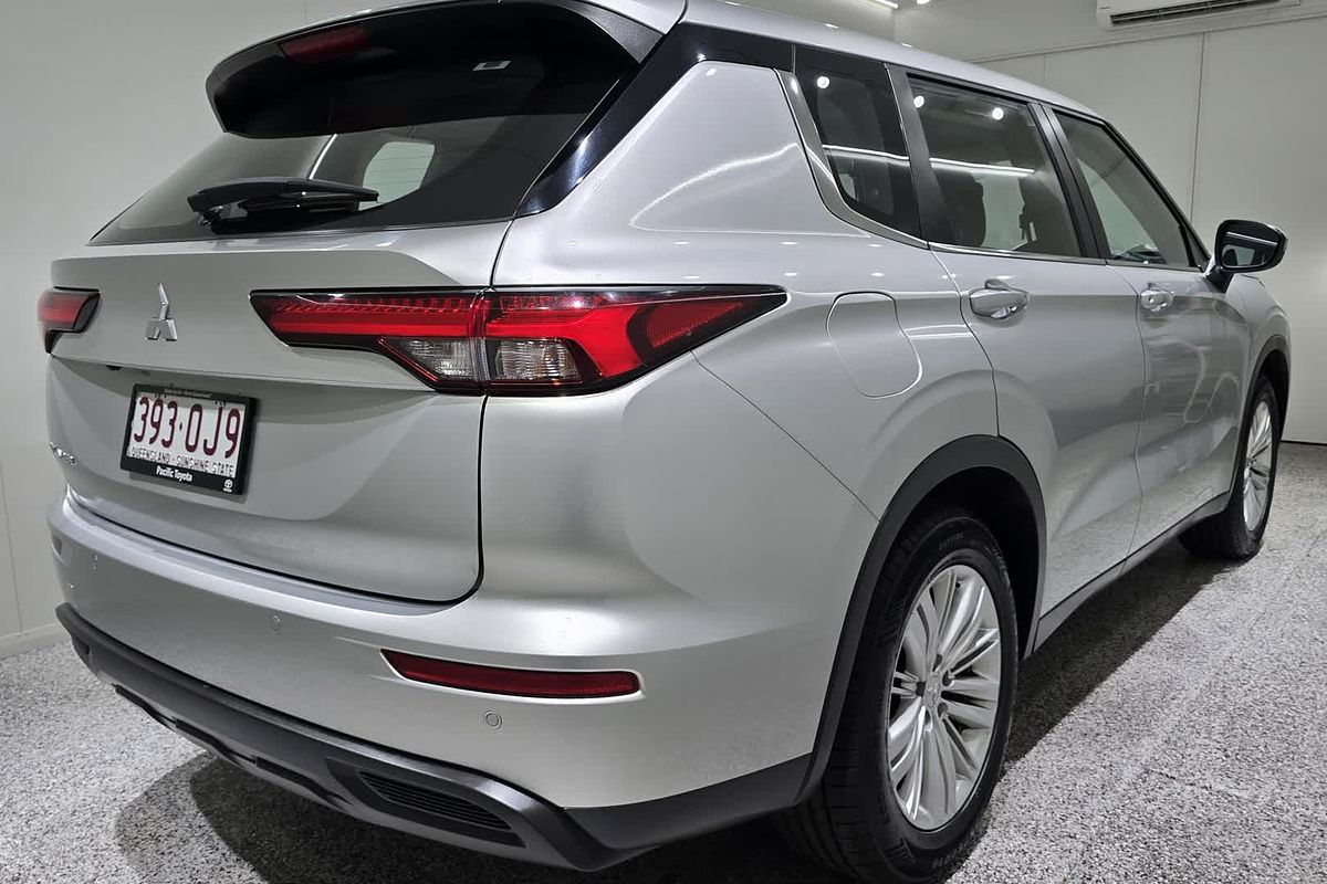 2023 Mitsubishi Outlander ES ZM