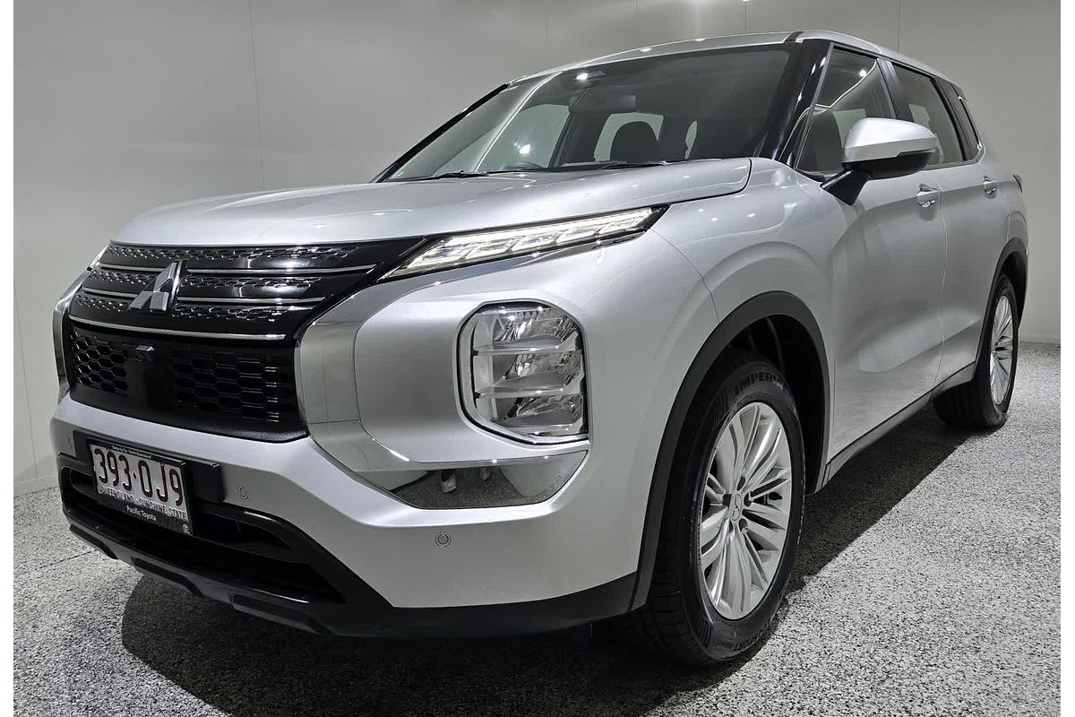 2023 Mitsubishi Outlander ES ZM