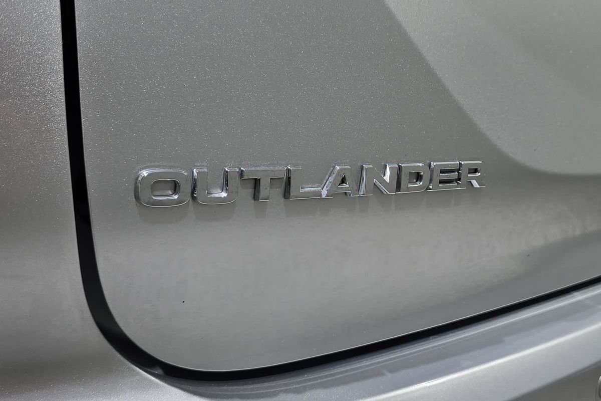 2023 Mitsubishi Outlander ES ZM