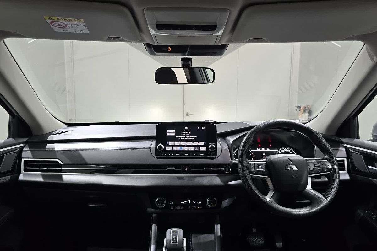 2023 Mitsubishi Outlander ES ZM