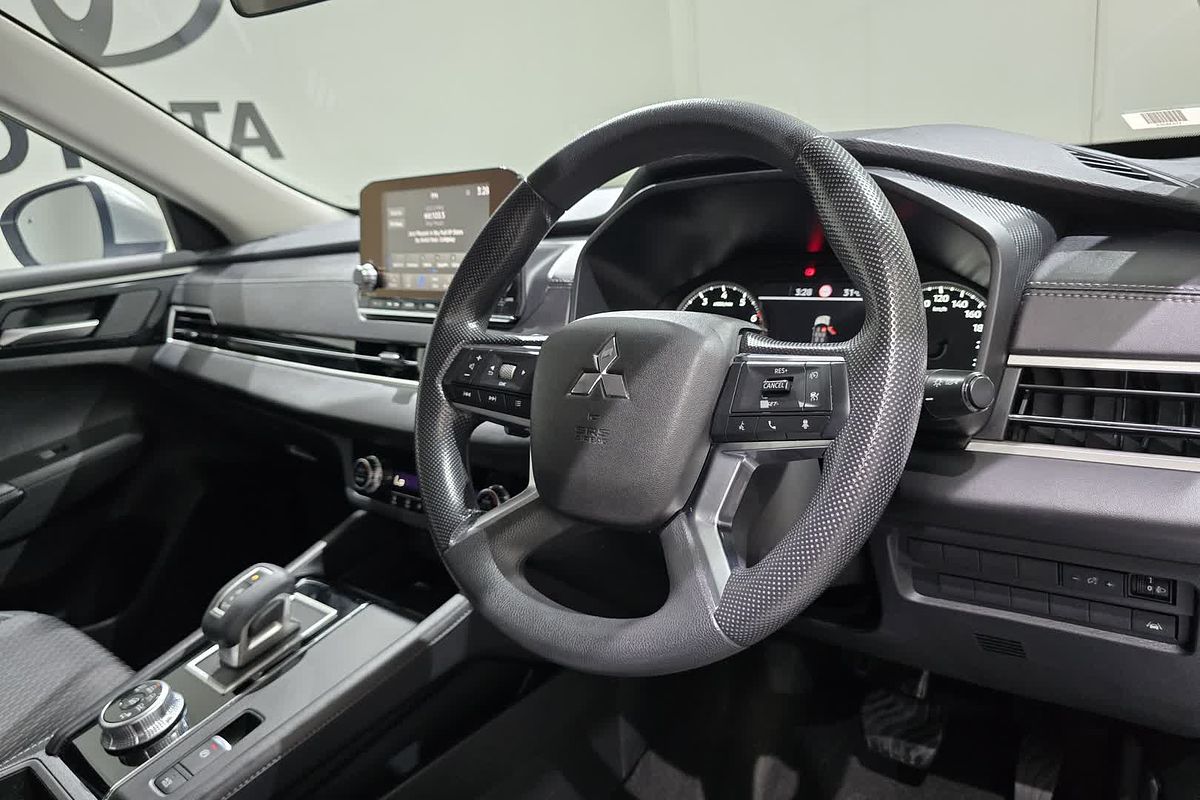 2023 Mitsubishi Outlander ES ZM