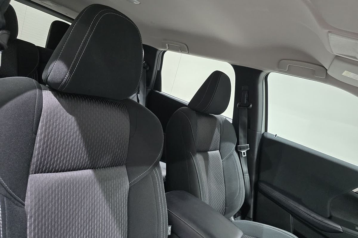 2023 Mitsubishi Outlander ES ZM