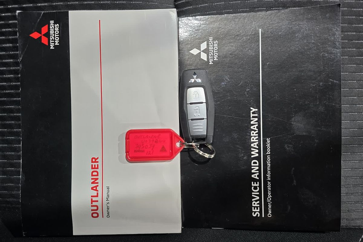 2023 Mitsubishi Outlander ES ZM