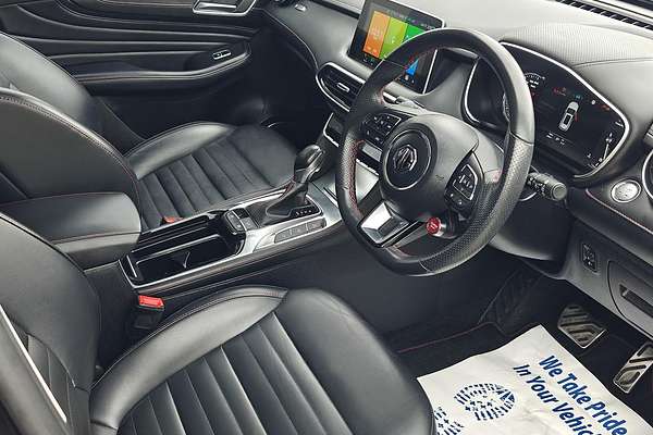 2022 MG HS Essence SAS23