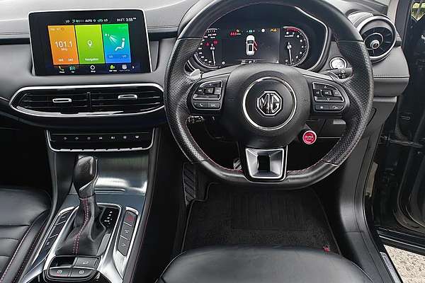 2022 MG HS Essence SAS23