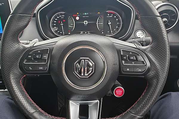 2022 MG HS Essence SAS23