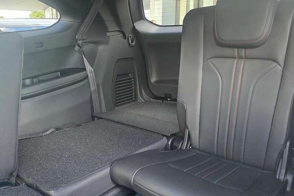 2025 Isuzu MU-X X-TERRAIN