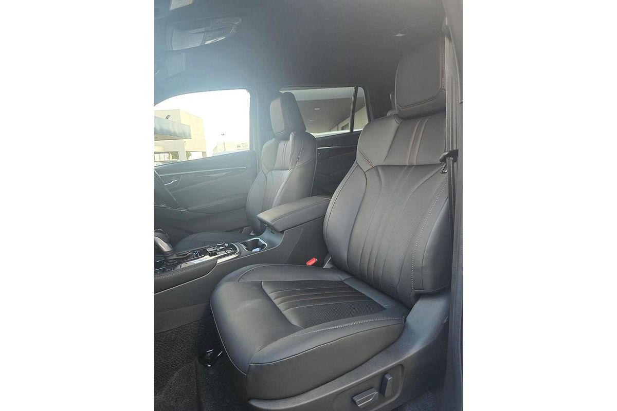 2025 Isuzu MU-X X-TERRAIN