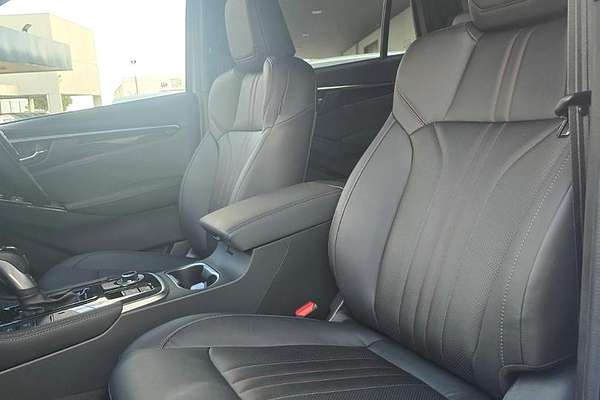 2025 Isuzu MU-X X-TERRAIN