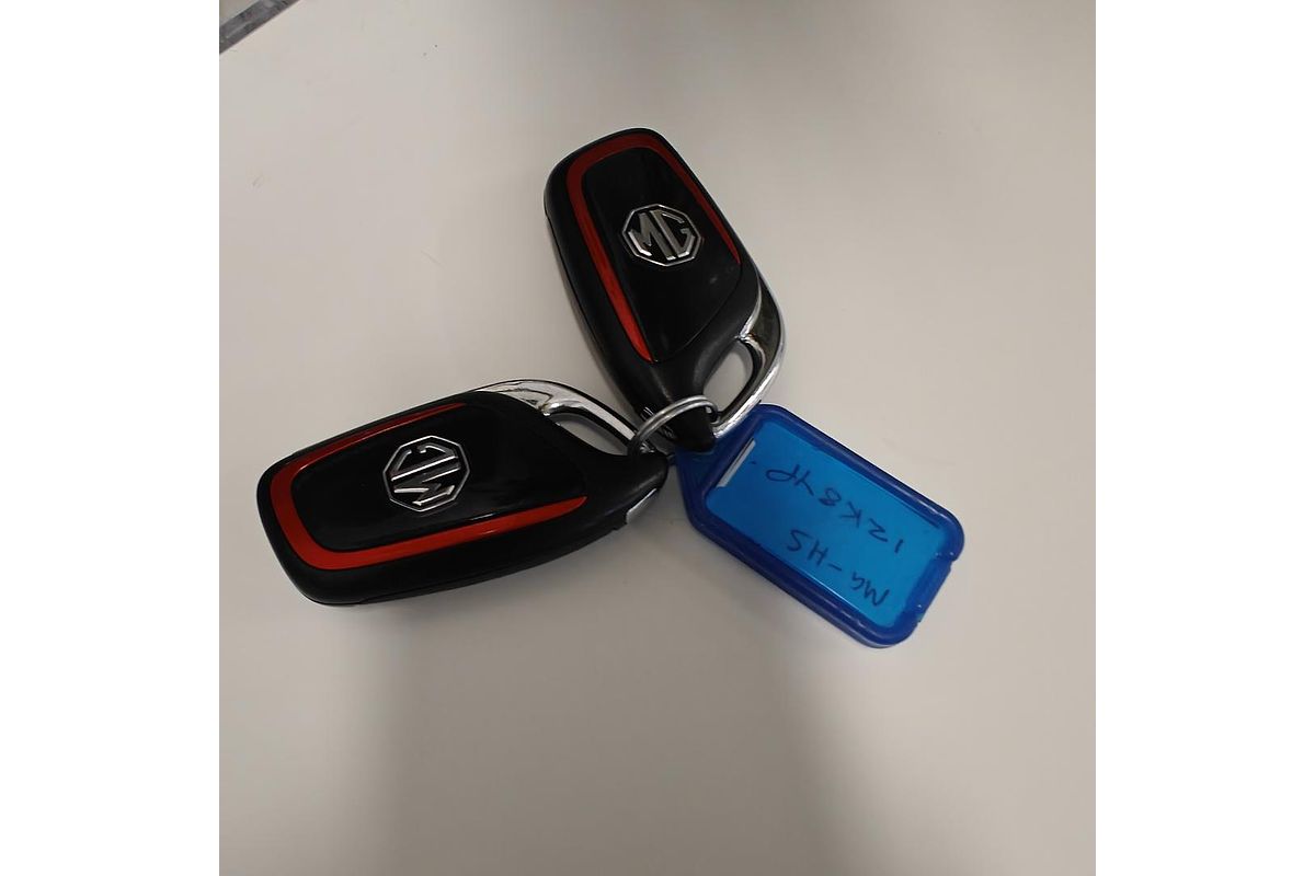 2022 MG HS Essence SAS23