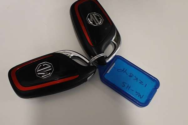 2022 MG HS Essence SAS23