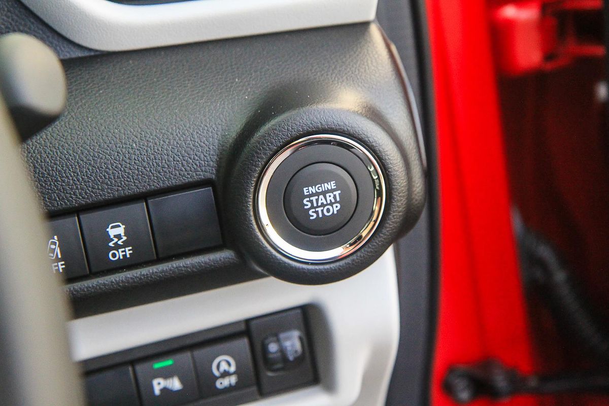 2025 Suzuki Swift Hybrid Plus UZ