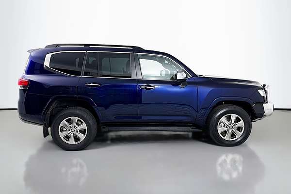 2024 Toyota Landcruiser Sahara FJA300R