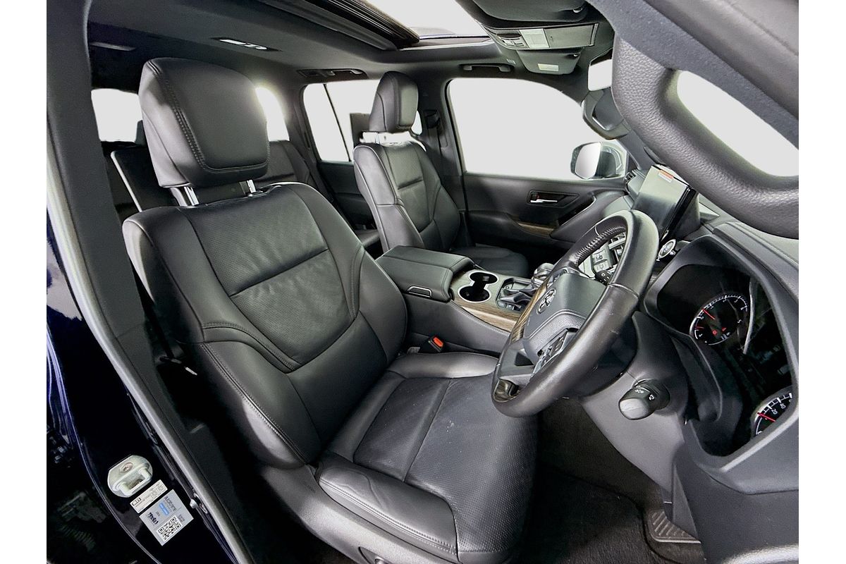 2024 Toyota Landcruiser Sahara FJA300R