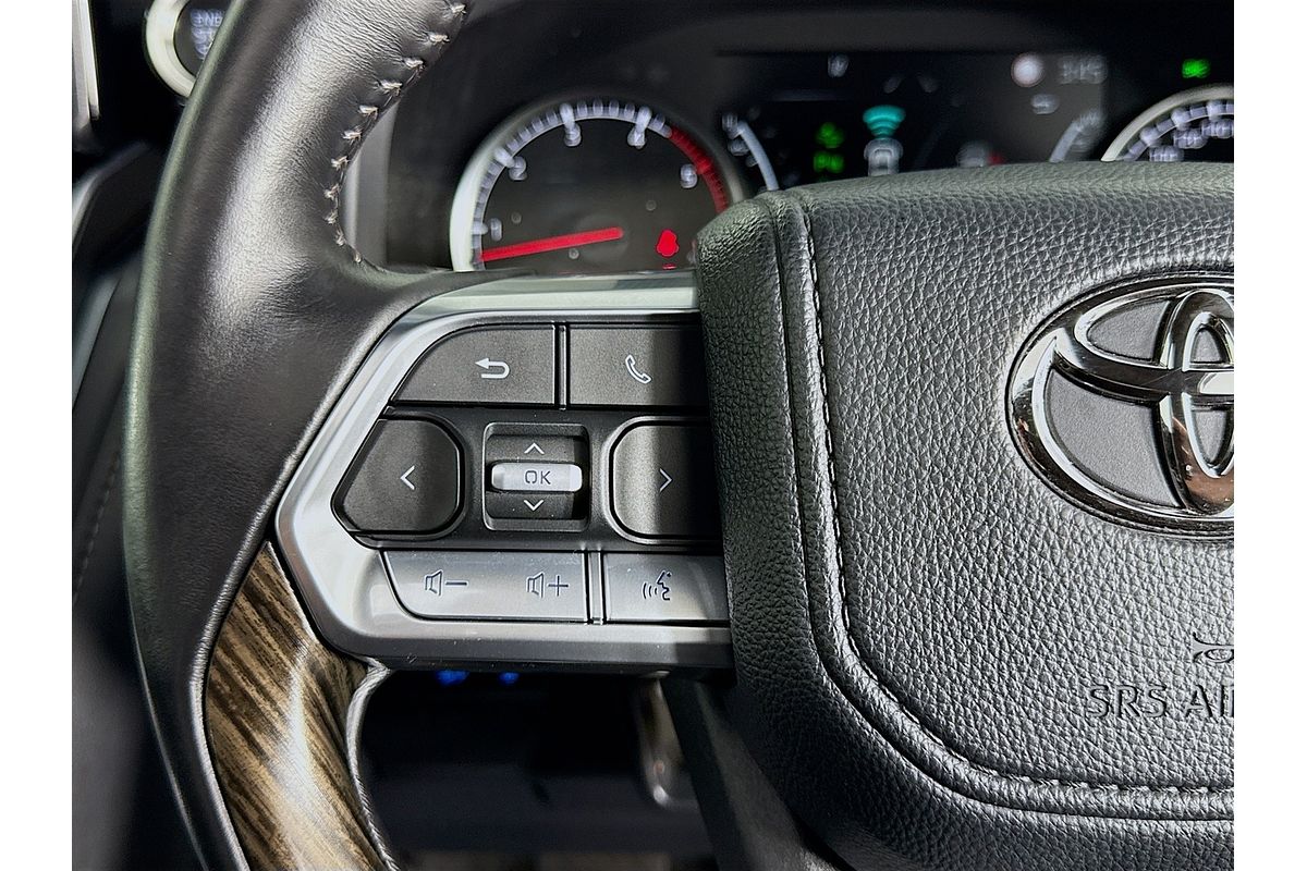 2024 Toyota Landcruiser Sahara FJA300R