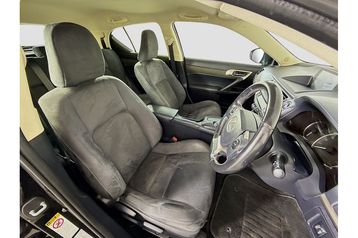 2017 Lexus CT CT200h Luxury ZWA10R