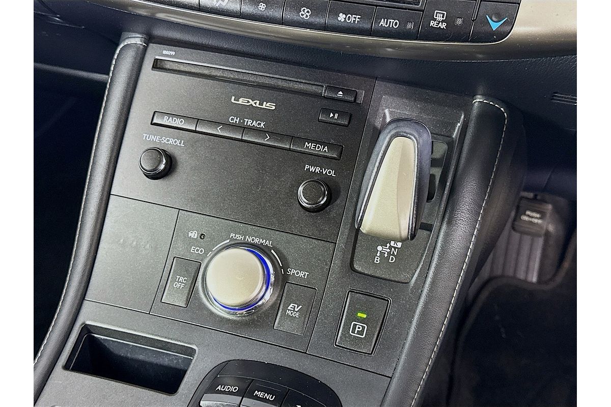 2017 Lexus CT CT200h Luxury ZWA10R