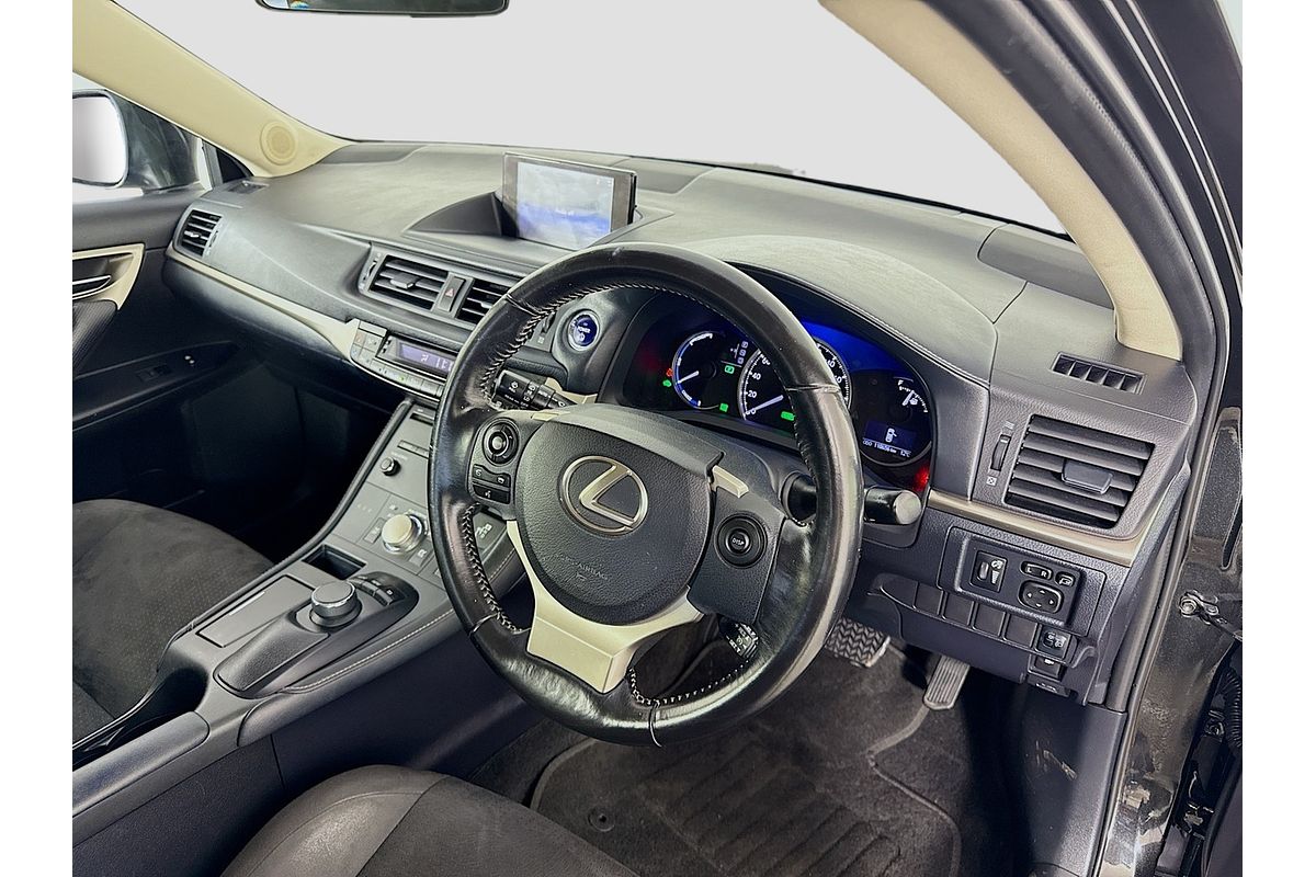 2017 Lexus CT CT200h Luxury ZWA10R