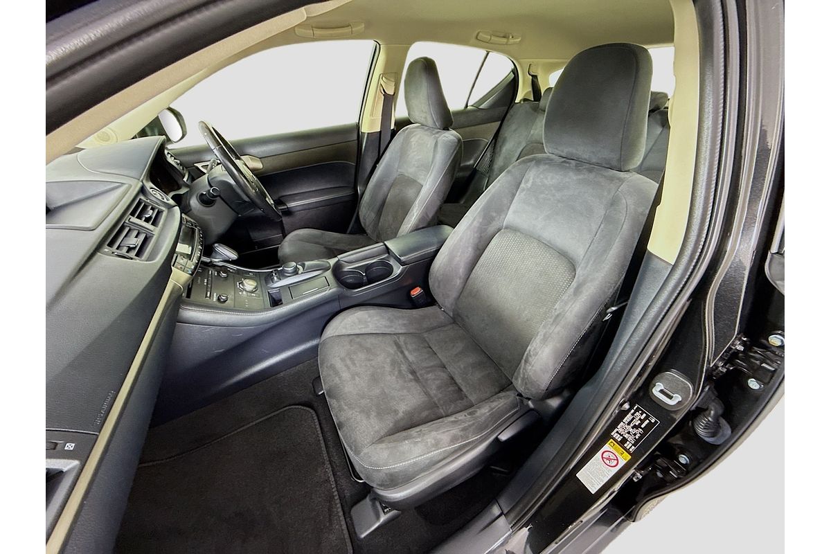 2017 Lexus CT CT200h Luxury ZWA10R