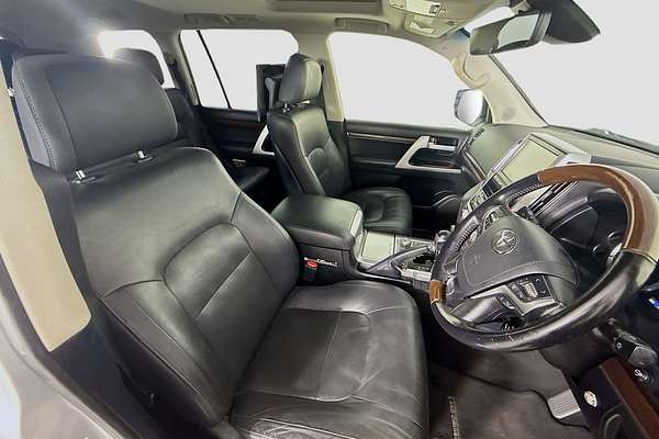 2019 Toyota Landcruiser Sahara VDJ200R