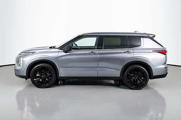 2023 Mitsubishi Outlander LS Black Edition ZM