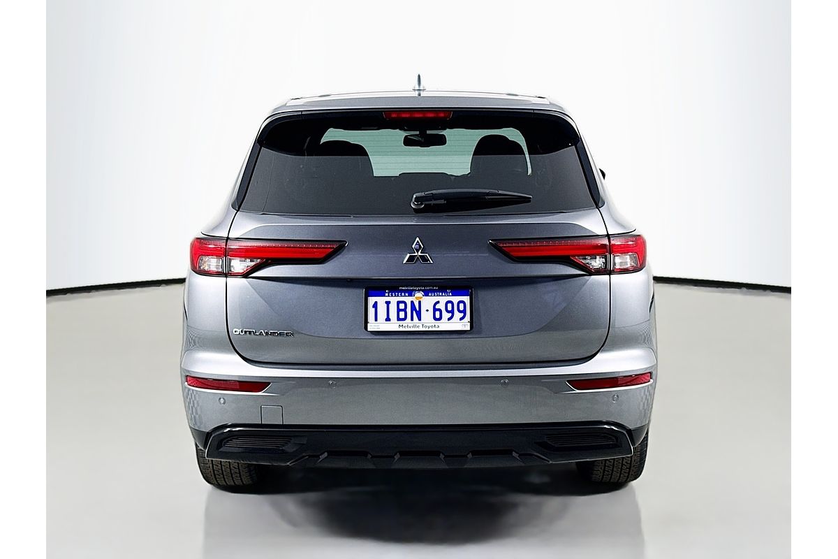 2023 Mitsubishi Outlander LS Black Edition ZM