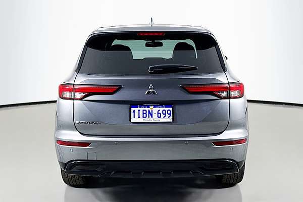 2023 Mitsubishi Outlander LS Black Edition ZM