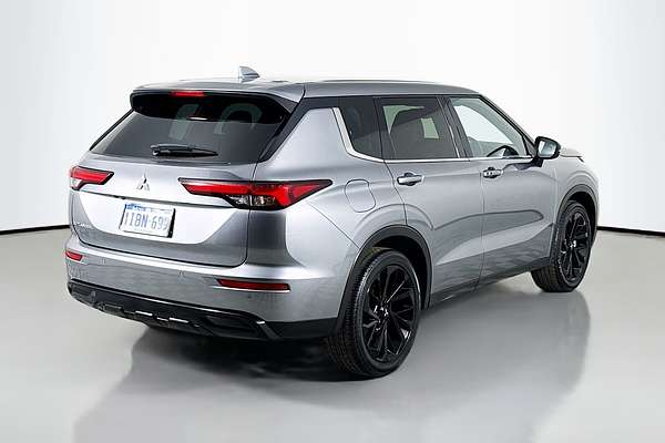 2023 Mitsubishi Outlander LS Black Edition ZM