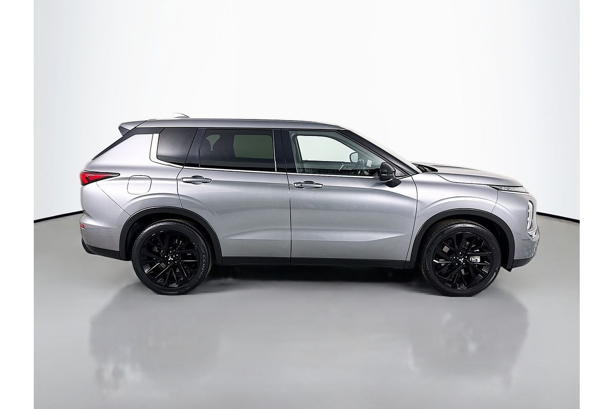 2023 Mitsubishi Outlander LS Black Edition ZM